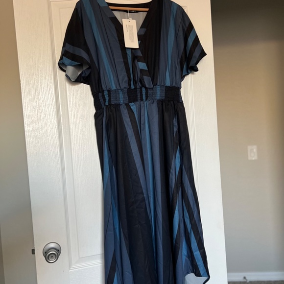 BloomChic - Striped Dolman Sleeve Pocket Shirred Flutter Wrap Dress - Picture 3 of 4